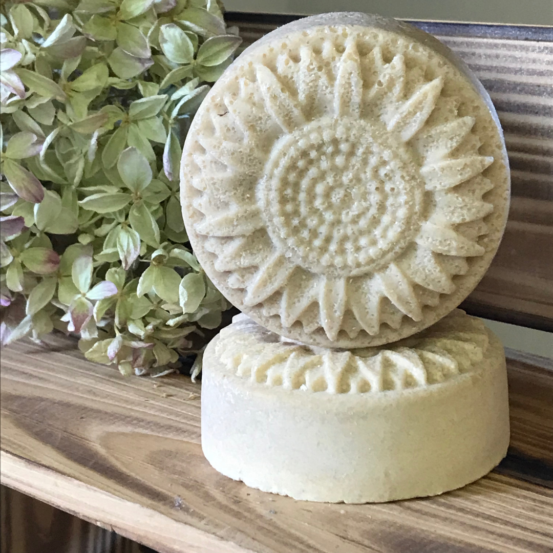 Salttvål. Ekologisk fast tvål med gul lera och citron