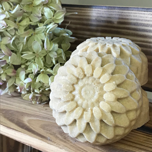 Salttvål. Ekologisk fast tvål med citron och gul lera