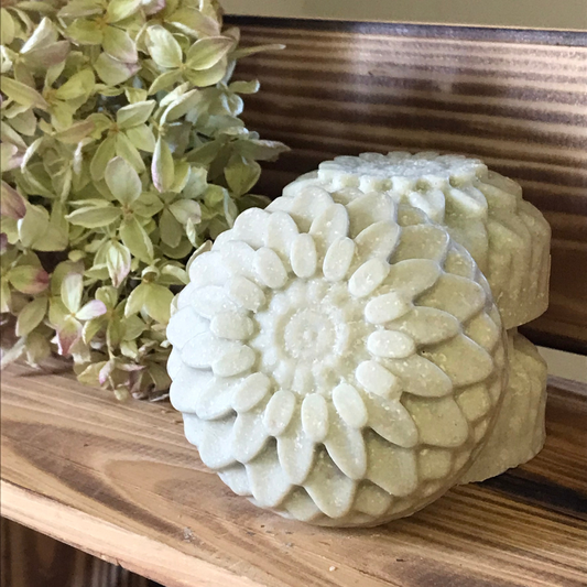 Salttvål. Handgjord ekologisk tvål med grön lera och lavendel