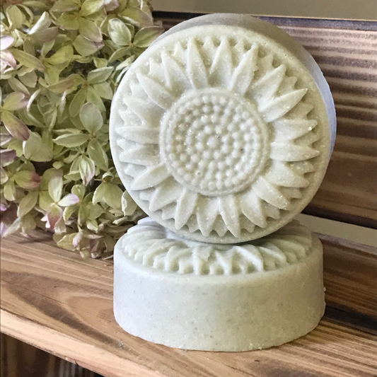 Salttvål. Handgjord ekologisk tvål med grön lera och lavendel